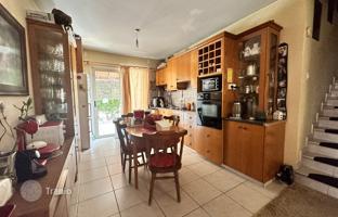 3-room townhouse 136 m² in Aradippou for 300,000 €