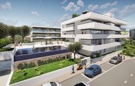 New and refined condominium located in the beautiful coastal city of Portimão for 480,000 €