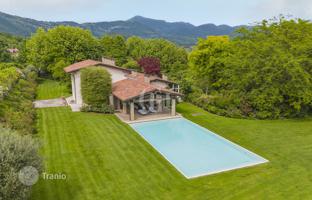 Luxury villa with 2 pools, olive groves, vineyards and a private pond, Lake Iseo, Italy for 2,580,000 €