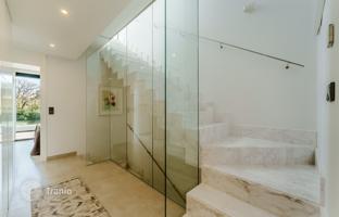 5-bedroom house 297 m² in Marbella for 2,675,000 €
