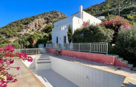 3 bedroom villa with swimming pool and sea views for 600,000 €