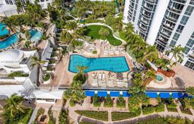 Condo – Collins Avenue, Miami, Florida,  USA for $830,000