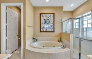 4-bedroom house 302 m² in Parkland for $950,000
