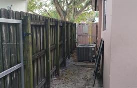 Townhome – Hollywood, Florida, USA for $440,000