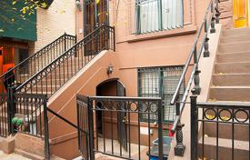 Duplex apartment in Manhattan, New York, USA for $3,950 per week