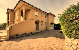 RIJEKA, KOSTRENA — Attractive family house with a sea view for 950,000 €
