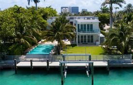 Spacious villa with a backyard, a pool, a terrace and a garage, Bay Harbor Islands, USA for $9,552,000