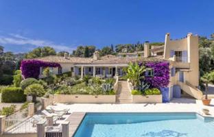 Magnificent villa with a pool, a lush garden and sea views in Mougins, Côte d'Azur, France for 2,900,000 €