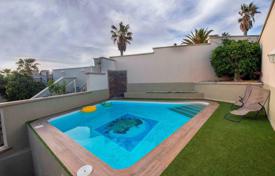 Three-level townhouse with a pool and sea views in Chayofa, Tenerife, Spain for 470,000 €