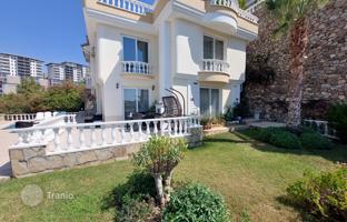 4-bedroom villa 280 m² in Kargicak for 27,486,000 TRY
