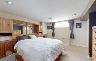 9-bedroom house in Etobicoke for C$1,298,000