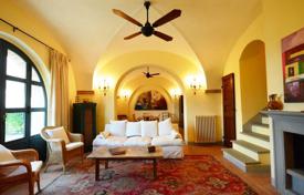 Flat with garden for sale in Castiglion Fiorentino Tuscany for 380,000 €