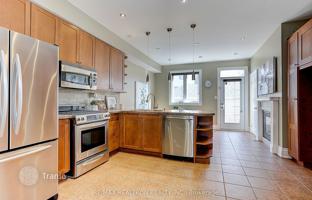 9-bedroom townhouse in Old Toronto for 1,350,000 €