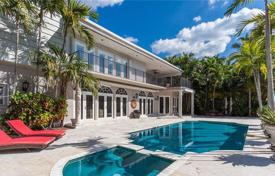 Comfortable villa with a backyard, a swimming pool, a terrace and two garages, Fort Lauderdale, USA for $2,799,000