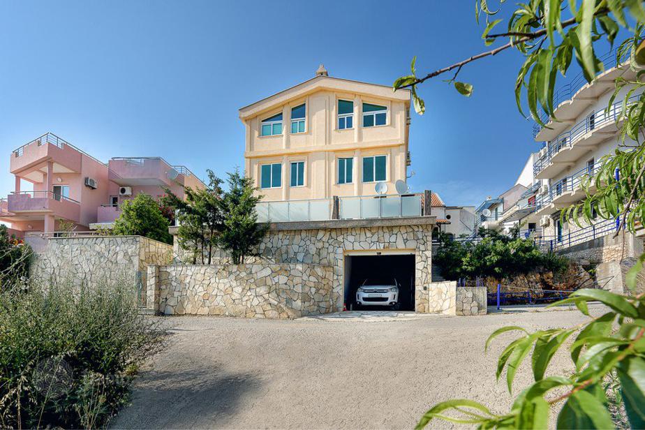 Villa for sale in Ulcinj (city), Montenegro — listing 1803600