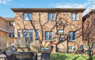 4-bedroom house in Etobicoke for C$2,375,000