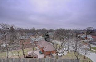 2-bedroom apartment in Bathurst Street for C$923,000