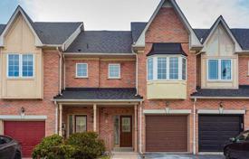 Terraced house – Scarborough, Toronto, Ontario,  Canada for C$1,371,000