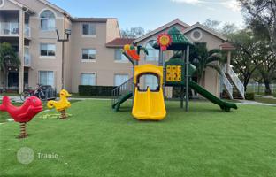2-bedroom apartments in condo 100 m² in West End for $335,000