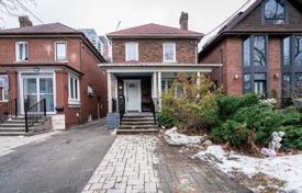 Townhome – Roselawn Avenue, Old Toronto, Toronto,  Ontario,   Canada for C$2,483,000