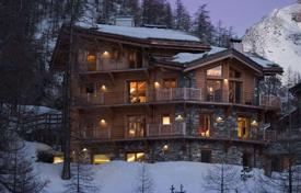 Luxury chalet with a swimming pool, a cinema and a panoramic view, Val-d'Isère, France for 36,000 € per week