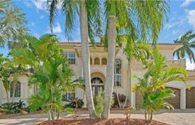 Spacious villa with a backyard, a swimming pool, a terrace and two garages, Fort Lauderdale, USA for $1,997,000