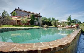 Traditional villa with a swimming pool, a guest house and a parking, Mercatale Val di Pesa, Italy for 9,000 € per week