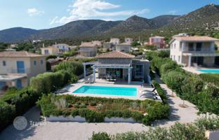 Three-storey villa with a pool near the beach in Kranidi, Peloponnese, Greece for 650,000 €