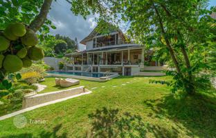 3-bedroom villa 450 m² in Batu Bolong Beach for $550,000