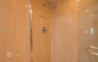 2-bedroom apartments in condo 107 m² in Hallandale Beach for $450,000