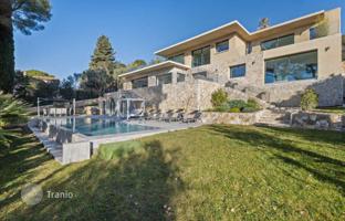 Modern and stylish villa with a pool, a sauna and panoramic views in Mougins, Côte d'Azur, France for 3,300,000 €