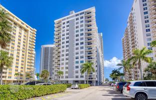 1-bedroom apartments in condo 81 m² in Hallandale Beach for $400,000