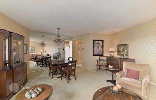 2-bedroom apartment in Etobicoke for C$775,000