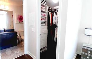 2-bedroom apartment in Etobicoke for C$1,190,000