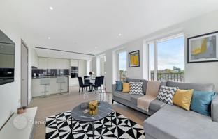 Spacious apartment in a new residence with a swimming pool and a cinema, Wapping, London, UK for £1,730,000