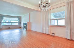 8-bedroom house in Etobicoke for C$1,568,000