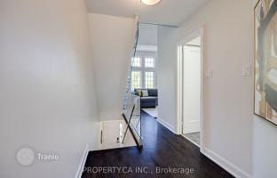 8-bedroom townhouse in Old Toronto for C$1,994,000