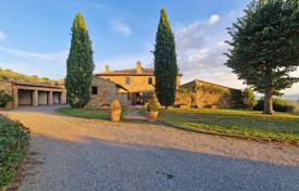 Splendid Tuscan farmhouse for sale in Pienza Val d'Orcia Tuscany for 4,500,000 €