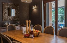 ISTRIA, ROVINJ — Spacious villa with a large building plot for 1,993,000 €