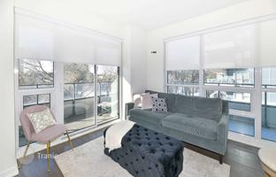 2-bedroom apartment in Lake Shore Boulevard West for C$1,055,000