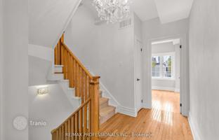 7-bedroom townhouse in Queen Street West for C$2,596,000
