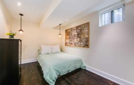Townhome – Scarlett Road, Toronto, Ontario,  Canada for C$2,213,000
