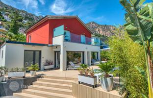 Stylish two-storey villa with a pool and a garden in Eze, Côte d'Azur, France for 3,290,000 €
