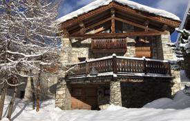 Furnished chalet with terrace and garage, Val-d'Isere, Savoy, France for 2,500 € per week