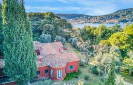Exquisite villa with a pool surrounded by a lush garden, Saint-Jean-Cap-Ferrat, Cote d'Azur, France for 42,500 € per week