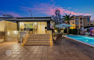 4-bedroom villa 141 m² in Torrevieja for 656,000 €