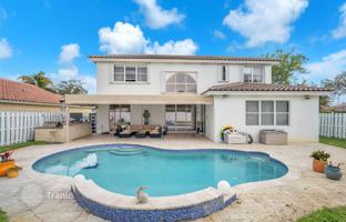 5-bedroom house 332 m² in Pembroke Pines for $980,000