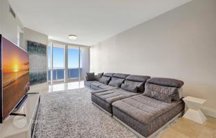 2-bedroom apartments in condo 160 m² in Collins Avenue for $1,950,000
