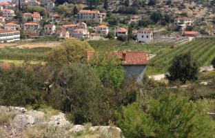 Land plot 1,219 m² in Postira for 244,000 €