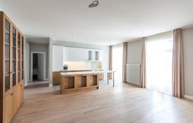 For sale exclusive apartment in prestigious Embassy area for 380,000 €
